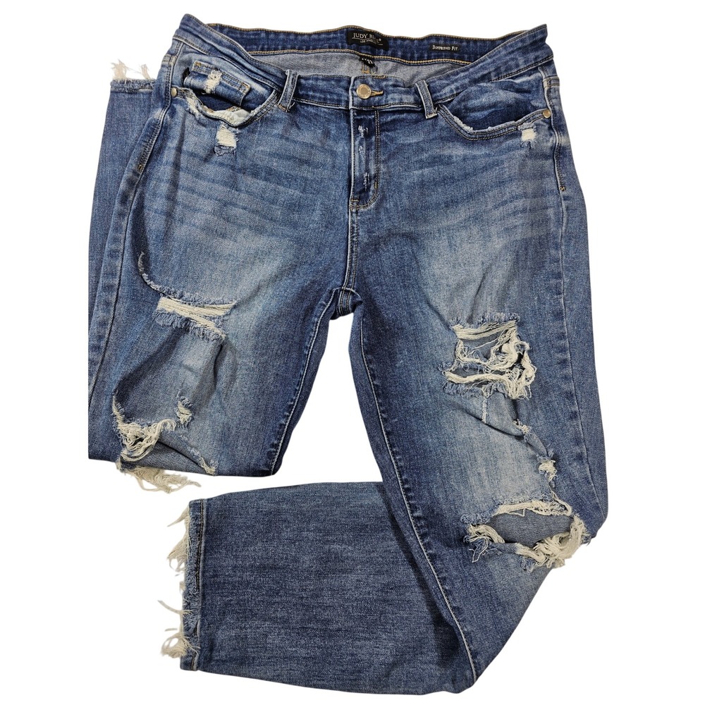Judy Blue Boyfriend Fit Distressed Jeans Medium Wash Raw Hem 15/32 JB82217MD